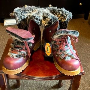 Women faux fur Lugz size 9 NWT (no box) “really nice “